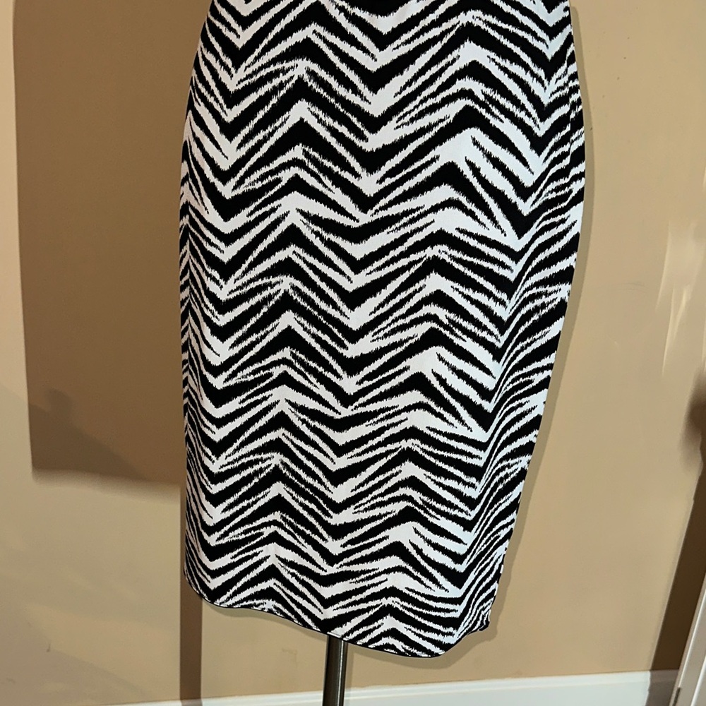 White House Black Market Monochrome Zigzag Pencil Skirt